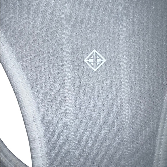 ✅Antonio Melani Active Reflect Seamless Soft Jewel Neck Tank NWT - Picture 5 of 7